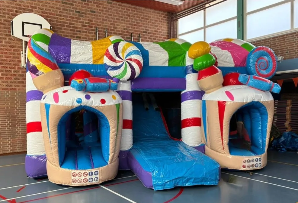 Nieuwe springkussen: het Candy huis